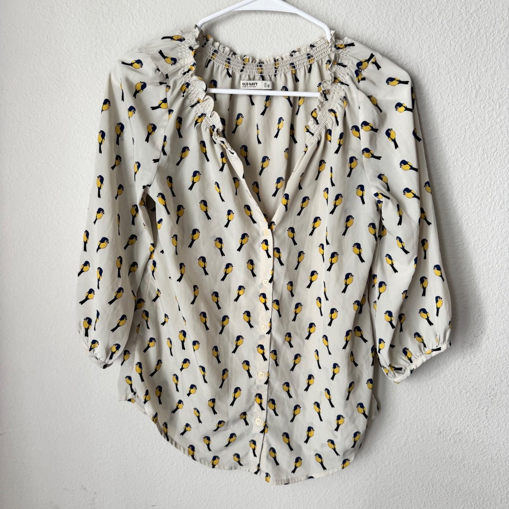 Old Navy Womens Bird Print Smocked Ruffle V-Neck Button Front Blouse Cream Small